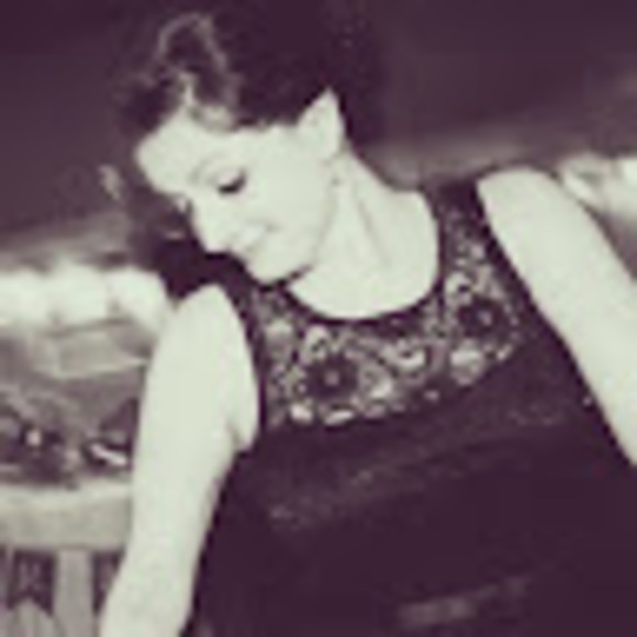 Meet your Posher, Claire - Picture 1 of 1